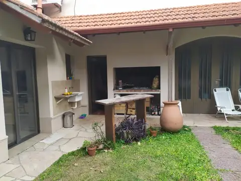 Casa en Venta con 5 cocheras
