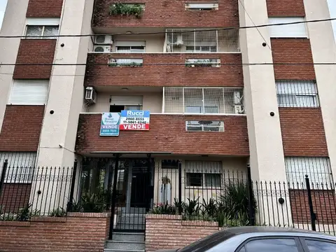 DPTO 3 AMB. 1º PISO CON ASCENSOR AL FRENTE CON BALCON