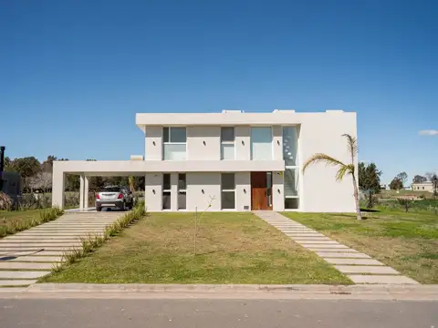 Casa 7 ambientes con 3 baños