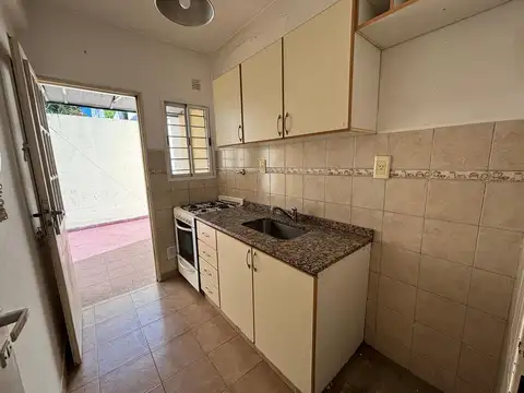 depto tipo casa  dos amb. con cochera cubierta y parque