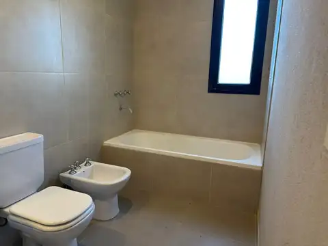 Casa en Alquiler con 1 cochera