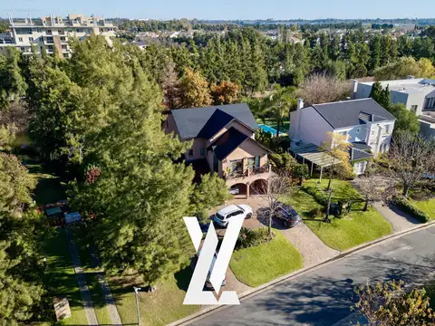 Av. De los Lagos S/N