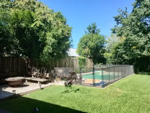 Casa en Venta con 2 cocheras