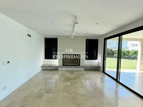 Venta de Casa 7 Ambientes en Ayres Plaza, Pilar