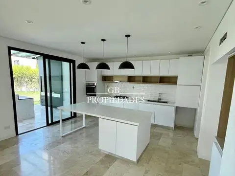Venta de Casa 7 Ambientes en Ayres Plaza, Pilar