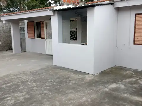 Casa en Alquiler con 1 cochera