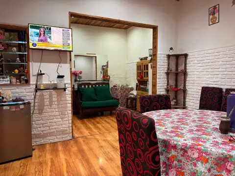 CASA EN VENTA DE 4 AMBIENTES EN VALENTIN ALSINA