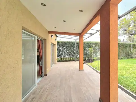 Casa en Venta con 3 cocheras