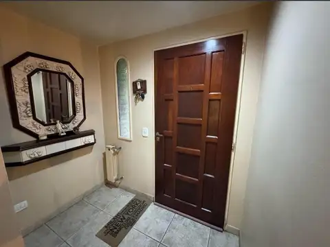 Casa en Venta en Garin, USD 330.000