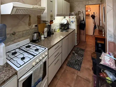 HERMOSO DEPARTAMENTO DE 2 AMBIENTES AL FRENTE CON BALCON TERRAZA Y JARDIN DE INVIERNO