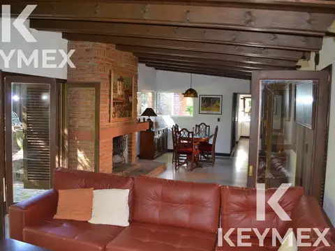 Casa en Venta con 2 cocheras