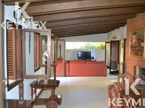 Casa 15 ambientes con 4 baños