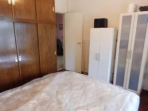 VENTA CASA 4 AMBIENTES CON GALERIA Y GRAN FONDO