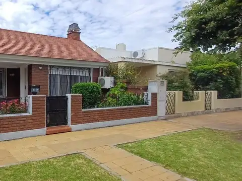 VENTA CASA 4 AMBIENTES CON GALERIA Y GRAN FONDO