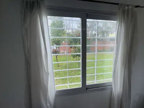 CASA 2 DORMITORIOS CON JARDÍN