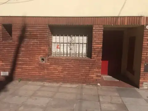 PH planta baja- 20m2- Cocina Separada  Alberti al 900- Cerca Subte- whatsapp