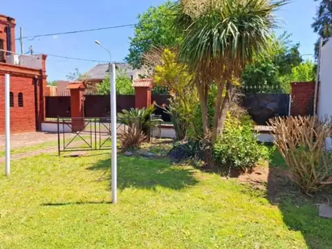 CASA CON PILETA