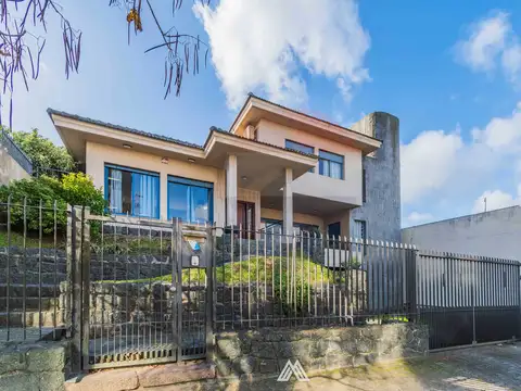 Venta de gran residencia de 4 dormitorios en Pando