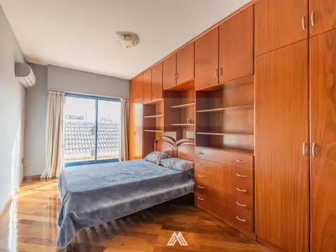 Casa en Venta con 7 cocheras