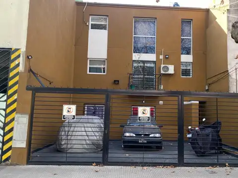 Dto 3 amb al frente 1er piso x escalera