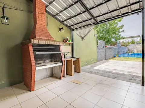 Casa en Venta con 2 cocheras