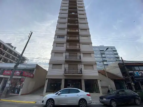DEPARTAMENTO DOS AMBIENTES EN PLENA PEATONAL - IDEAL PARA VACACIONAR