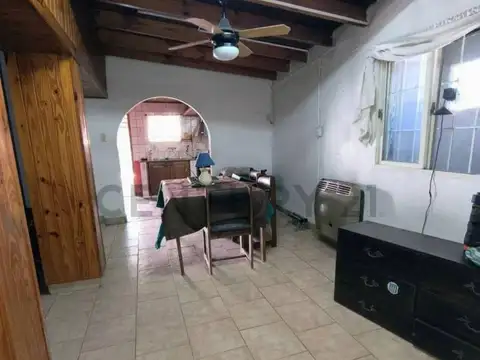 Casa en esquina 3 dormitorios + 2 cocheras | Patio y parrilla | 135 y 524