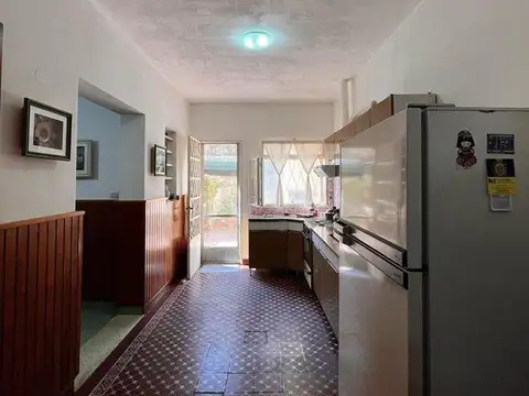 VENTA CASA 3 DORMITORIOS CON PATIO ABASTO