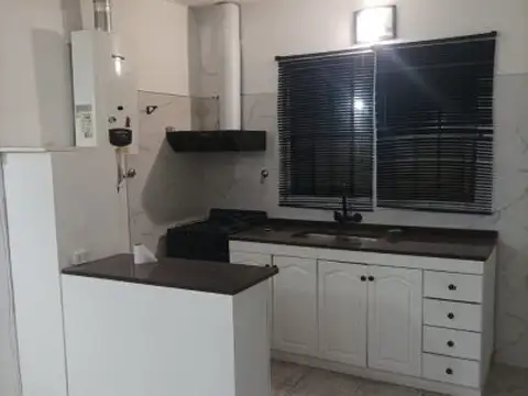 Casa en Alquiler con 2 cocheras