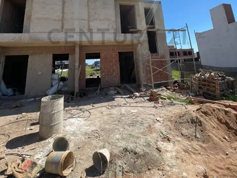 Dúplex a estrenar en Docta Urbanización – 3 dormitorios | Cochera doble | Frente a espacio verde