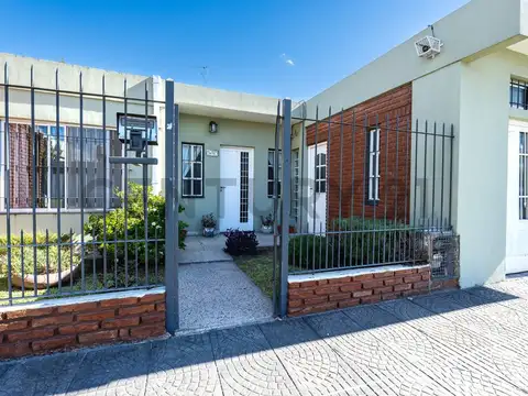 venta casa  4 ambientes San Antonio de Padua con pileta quincho y garage para 2