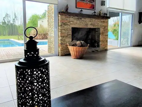 Venta Casa 8 ambientes de 601 m² con pileta, quincho en Campos de Roca 1 Coronel Brandsen