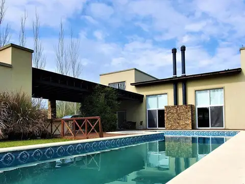 Venta Casa 8 ambientes de 601 m² con pileta, quincho en Campos de Roca 1 Coronel Brandsen