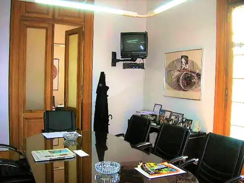 Oficina 6 ambientes con 2 baños