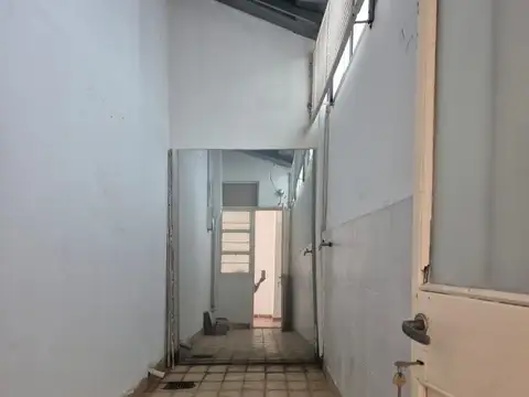 Local en Alquiler en Parque Chacabuco, $ 600.000