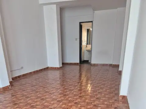 Alquiler Local Comercial-Salas al 300-P.Chacabuco