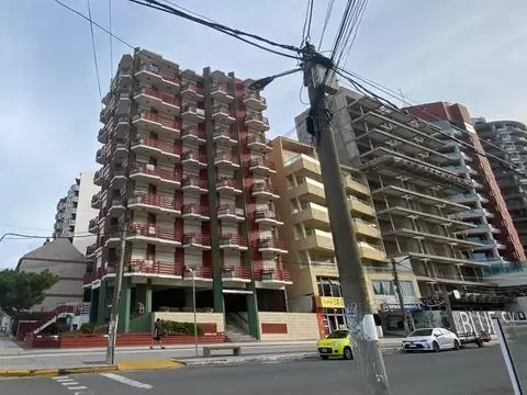 DEPARTAMENTO CUATRO AMBIENTES CON COCHERA - INMEJORABLE UBICACIÓN - VISTA PLENA AL MAR