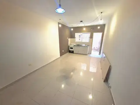 Alquiler duplex 2 amb (al fondo)