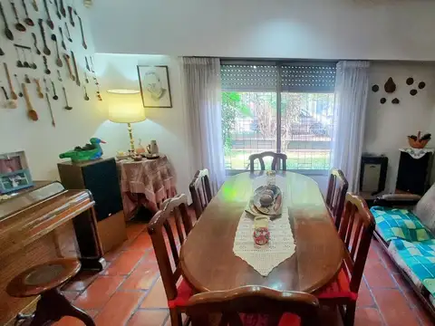 VENTA CASA 6 AMB EN MONTE GRANDE PARQUE COCHERAS