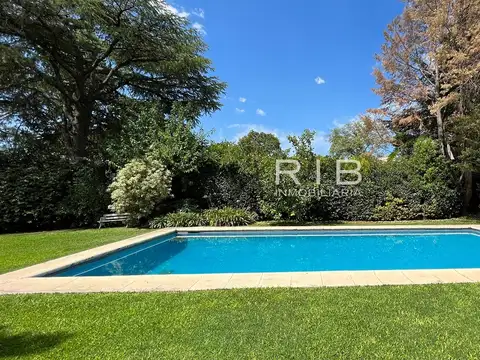 Casa en Venta con 3 cocheras