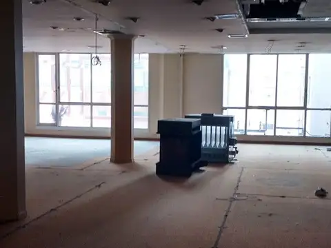 Oficina en Venta con 24 cocheras