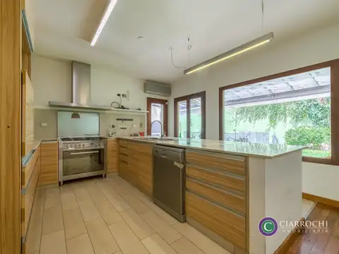 Casa 4 ambientes con 3 baños
