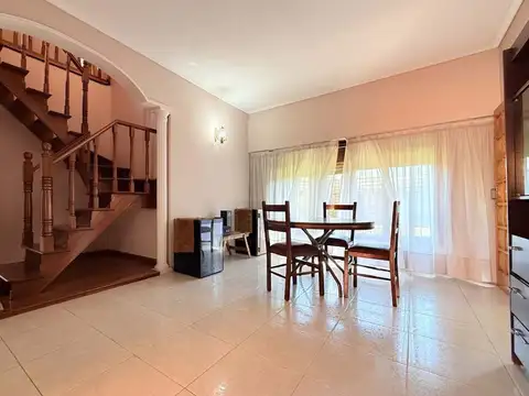 Casa en Venta con 4 cocheras
