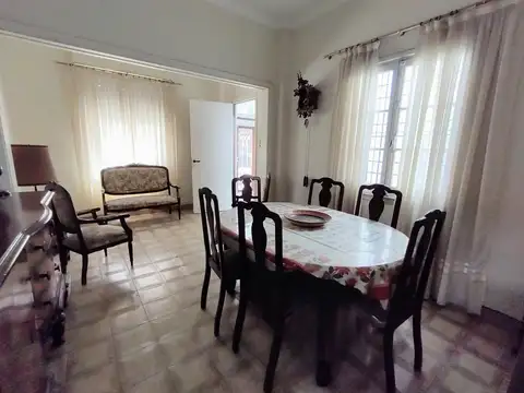 Casa 5 ambientes con 2 baños