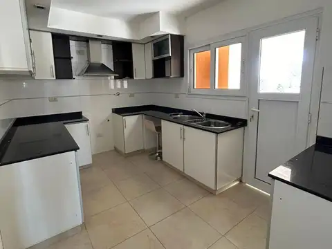 Amplio departamento, 3 dormitorios