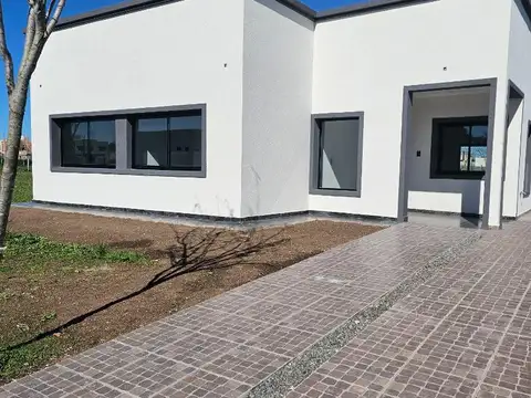 Casa 4 ambientes con 3 baños