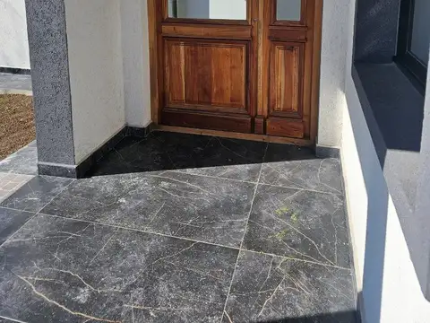 Casa en Venta con 3 cocheras