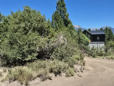 Venta de lote soleado con vegetación en Villa Lago Meliquina