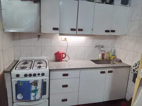 PH al fondo de 3 amb. con terraza y entrada Independiente