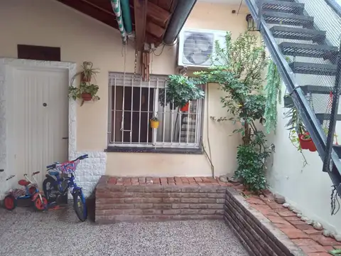 PH al fondo de 3 amb. con terraza y entrada Independiente